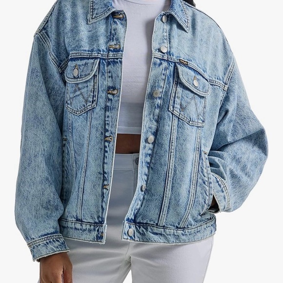 Wrangler Jackets & Blazers - Wrangler womens Relaxed Fit Girlfriend Denim Jacket  Size L